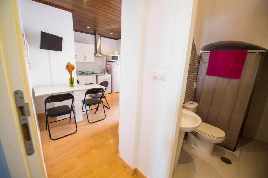 Apartamento con habitación y patio - 6